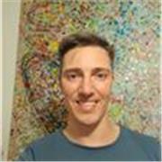 Estudié magisterio y psicopedagogía y estoy trabajando como profesor, por lo que estoy al día de las nuevas pedagogías.