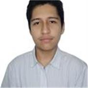 Profesor que imparte clases a personas de 10 a 20 años