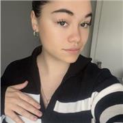 Étudiante infirmière donnant des cours de français de la primaire à la troisième !