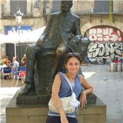 Laureata in Lettere Moderne con esperienza pluriennale impartisce lezioni di latino per le scuole superiori e Università