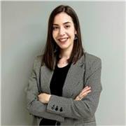 Profesora de finanzas titulada y con tres años de experiencia trabajando con casos de éxito reales. 