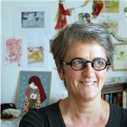 Diplômée de l’Ecole Supérieure d’Arts Graphiques à Paris, je suis aujourd’hui auteure et illustratrice d’albums jeunesse.