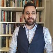 Friendly and patient English tutor helping learners build confidence and fluency