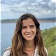 Soy una persona muy proactiva, con mucha capacidad de adaptación a los alumnos, y me considero una muy buena comunicadora. Tras mi experiencia como opositora a Judicatura, conocí en profundidad el Derecho, por lo que enseñarlo no me supone problema y lo h