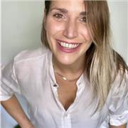 Lavoro come insegnate di italiano per stranieri da tanti anni, è un lavoro che amo molto e che faccio insieme a quello di libraia!