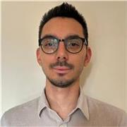 Insegno informatica a principianti, adulti e studenti online, con esercitazioni guidate e approccio chiaro passo dopo passo.