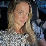 Me definiría como una persona sociable, paciente y con vocación a la enseñanza, tengo pasión por los niños y me encanta aprender con ellos. 
Estaría dispuesta a dar todo tipo de clases particulares de cualquier materia, mi media de bachillerato es de un 8