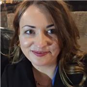 Insegnante di tedesco impartisce lezioni completamente in lingua per imparare velocemente e in maniera efficace