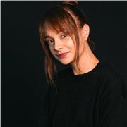 Profesora de expresión corporal, teatro, comunicación