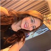 Soy paciente, clara al explicar y con pasión por la enseñanza. Mis clases están dirigidas a todo tipo de estudiante.