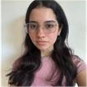 Tutora con clara comunicación de inglés intermedio