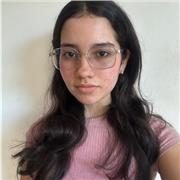Tutora con clara comunicación de inglés intermedio