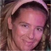 Profesora de francés imparte clases a empresas y a niños de todas las edades