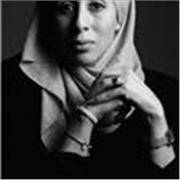 Bienveillante et pédagogue, j’aspire à transmette et faire progresser.  