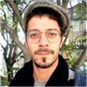 Laurea in Filosofia e Etnomusicologia. Una grande passione per l'insegnamento. 