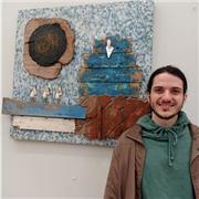 Laureato in Lingue e Letterature Straniere impartisce lezioni di inglese