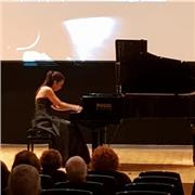 Profesor de lenguaje musical. Titulada superior en piano ofrezco clases de refuerzo para la asignatura de lenguaje musical