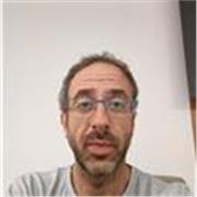 Profesor graduado en farmacia con amplia formación de postgrado