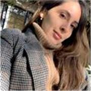 Profesora da clases de español para extranjeros