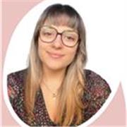 Passionnée par la langue française, je suis là pour rendre l'apprentissage du français amusant et enrichissant pour les élèves.