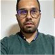 Profesor de español imparte clases a todas las edades