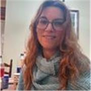 Mestra titulada y educadora social amb molta connecció amb els infants