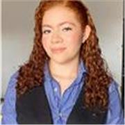 Professora de canto com aulas presenciais