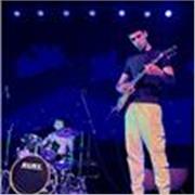 Estudiante de profesional da clases de guitarra eléctrica y lenguaje musical para principiantes en Alicante.