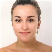 Profesora de biología apta para todos los niveles.