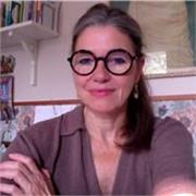 Offro lezioni di italiano e materie umanistiche a bambini e ragazzi. Sono un'autrice e una formatrice con un cuore da insegnante