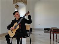 Insegnante laureato e con esperienza di insegnamento, propongo lezioni di chitarra in presenza ed online