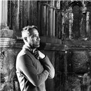 Maestro da clases de Primaria y ESO