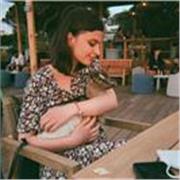 Ciao sono Marta! 
Ho 22 anni e sono una studentessa di lettere moderne iscritta all'università La Sapienza, Roma.
Sto per laurearmi in triennale, ed ho un'ottima conoscenza della letteratura italiana