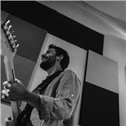 Offro lezioni private di chitarra per bambini ed adulti! Sono un docente diplomato, ho ottenuto la laurea di I e II livello presso il Saint Louis College of Music