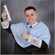 Profesor de Primaria apto para todas las edades y niveles y Técnico Superior en Educación Infantil.