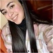 Profesora de Lengua y Literatura imparte clases a jóvenes de nivel secundario