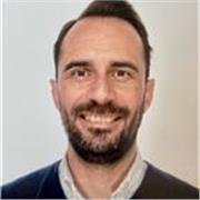 -Dinámico, entusiasta, motivacional
A emprendedores y profesionales sin visión comercial. 
