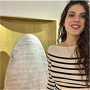 Insegnante di italiano madrelingua, laureata in storia dell’arte