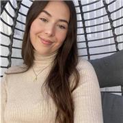 Soy una estudiante de 1 de bachillerato, con el b1 avanzado de cambridge, apta para dar clases de inglés a niños de primaria