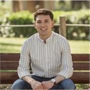 Soy Tutor del idioma inglés. He trabajado con niños de edad 4-9 años y también con adultos.