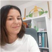 Trabajadora social especializada en estimulación cognitiva. Adapto la enseñanza a cada alumno fomentando autonomía y comprensión.