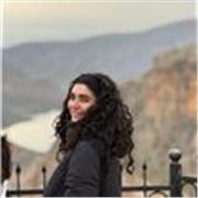 Graduada universitaria con habilidades para enseñar en primaria 