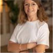 Profesora de inglés con experiencia con los niños, divertida, positiva, empatica. 