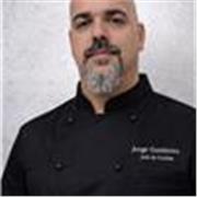 Chef y docente titulado en Cocina y Pastelería, con más de 20 años de experiencia en restauración, hoteles y deporte de élite. 