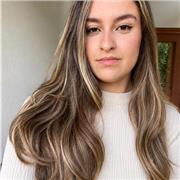 Professora de Física pela UFRRJ. Possui experiência com alunos com deficiencia