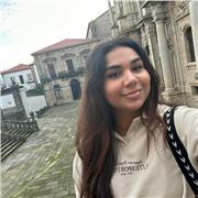 Profesora de inglés imparte clases de español a extranjeros