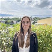 Professeure des écoles titulaire d'un master MEEF, n'hésitez pas à me contacter pour de l'aide au devoir et soutien scolaire pour les classes d'élémentaires ou niveau collège, en mathématiques, histoire - géographie.