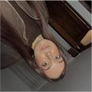 Trabajadora social con experiencia con menores en diversos contextos.