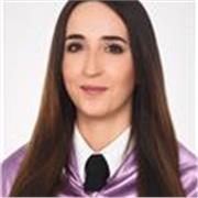 **¿Cómo te defines y a quién vas a dar clases?**

Soy graduada en Psicología con mención en la ps. clínica, ps. social y criminal