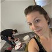 Junge muttersprachliche Deutsch-Expertin unterstützt dich mit moderner Methodik und viel Geduld